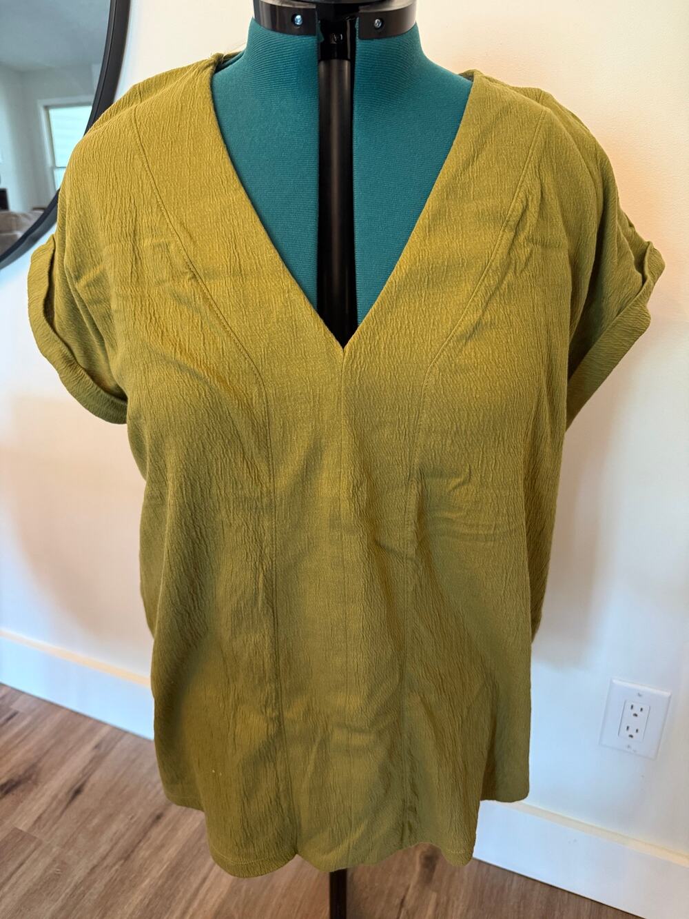 Ava & Viv Olive Green V Neck Blouse Size 2X